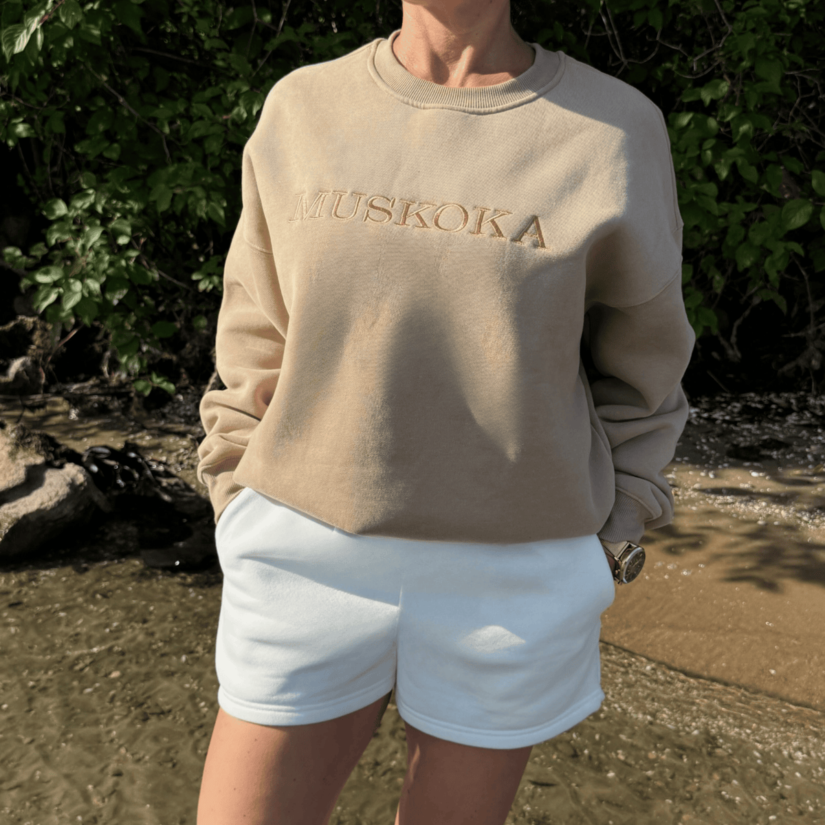 Muskoka Embroidered Fleeced Crewneck